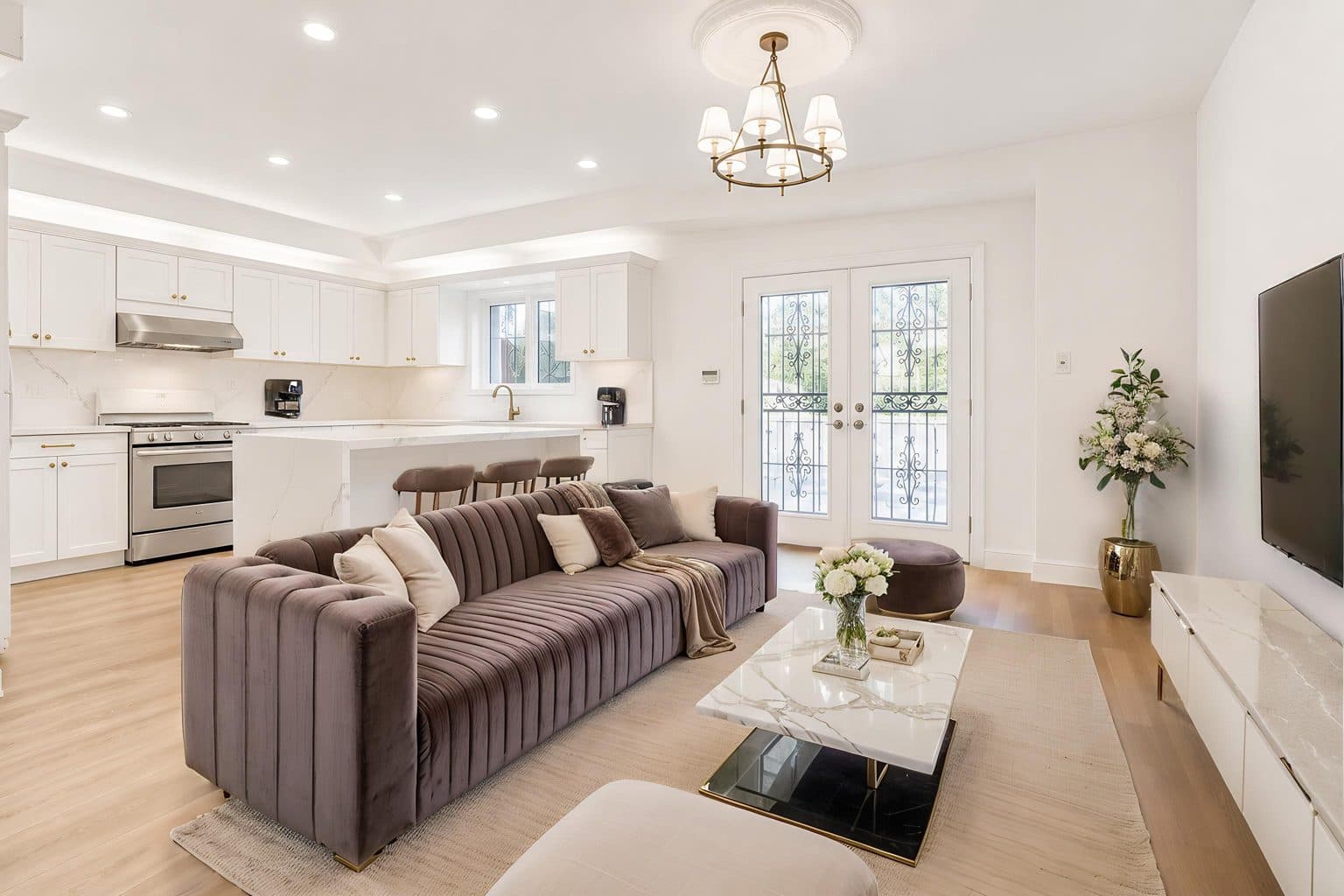 Kitchen virtually staged by VirtuallyStage — Luxury